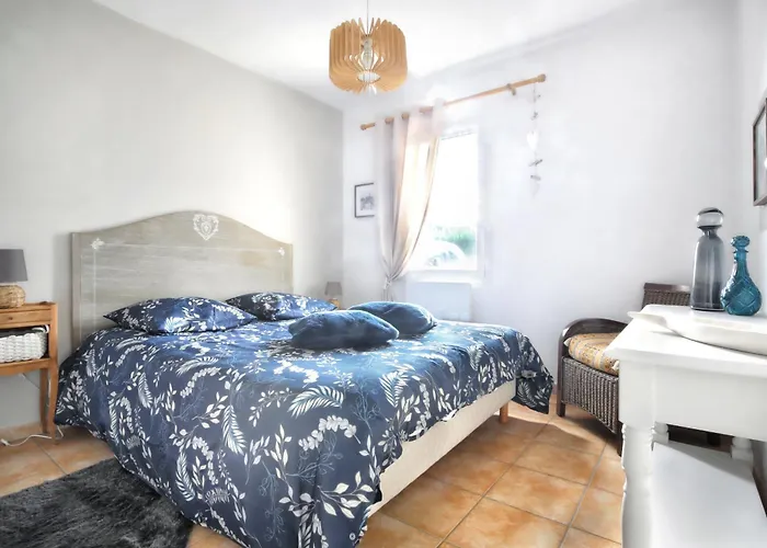 Holiday home Le Poulpe Bleu - Maison 6p Avec Jardin